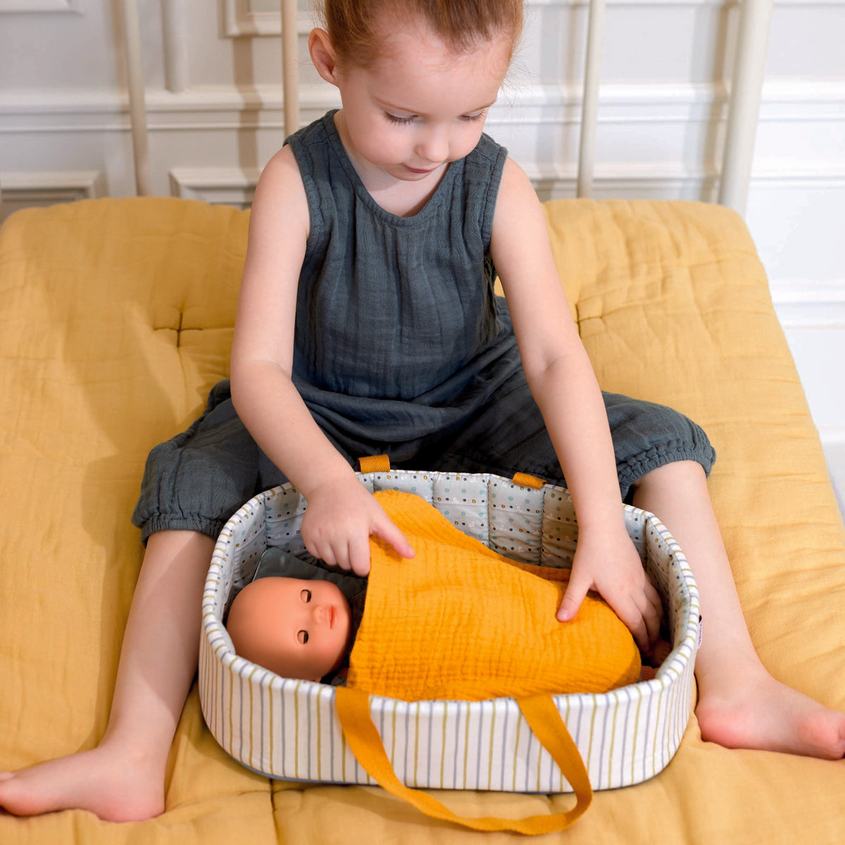 Pomea Dolls Bassinet Blue Lines