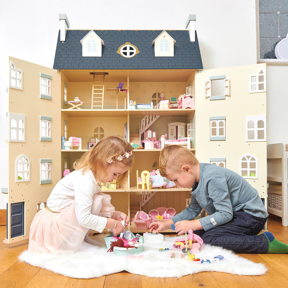 Le Toy Van dolls houses and accessories