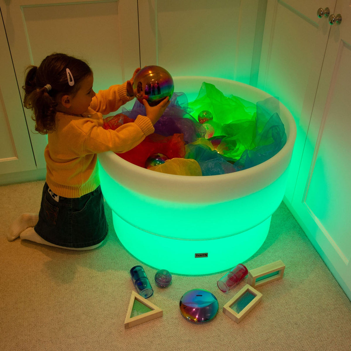 Discovery Glow Water Table
