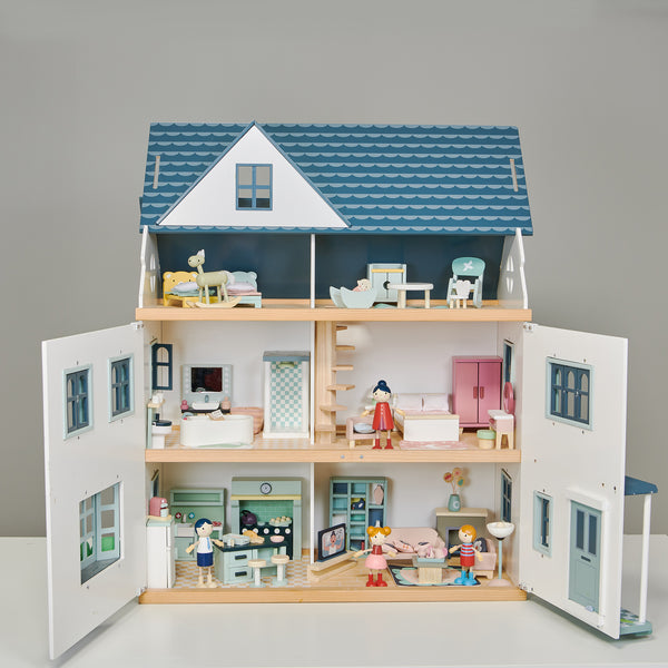 Tenderleaf Dovetail Dolls House Bundle including House, Doll Family & 5 Room Sets