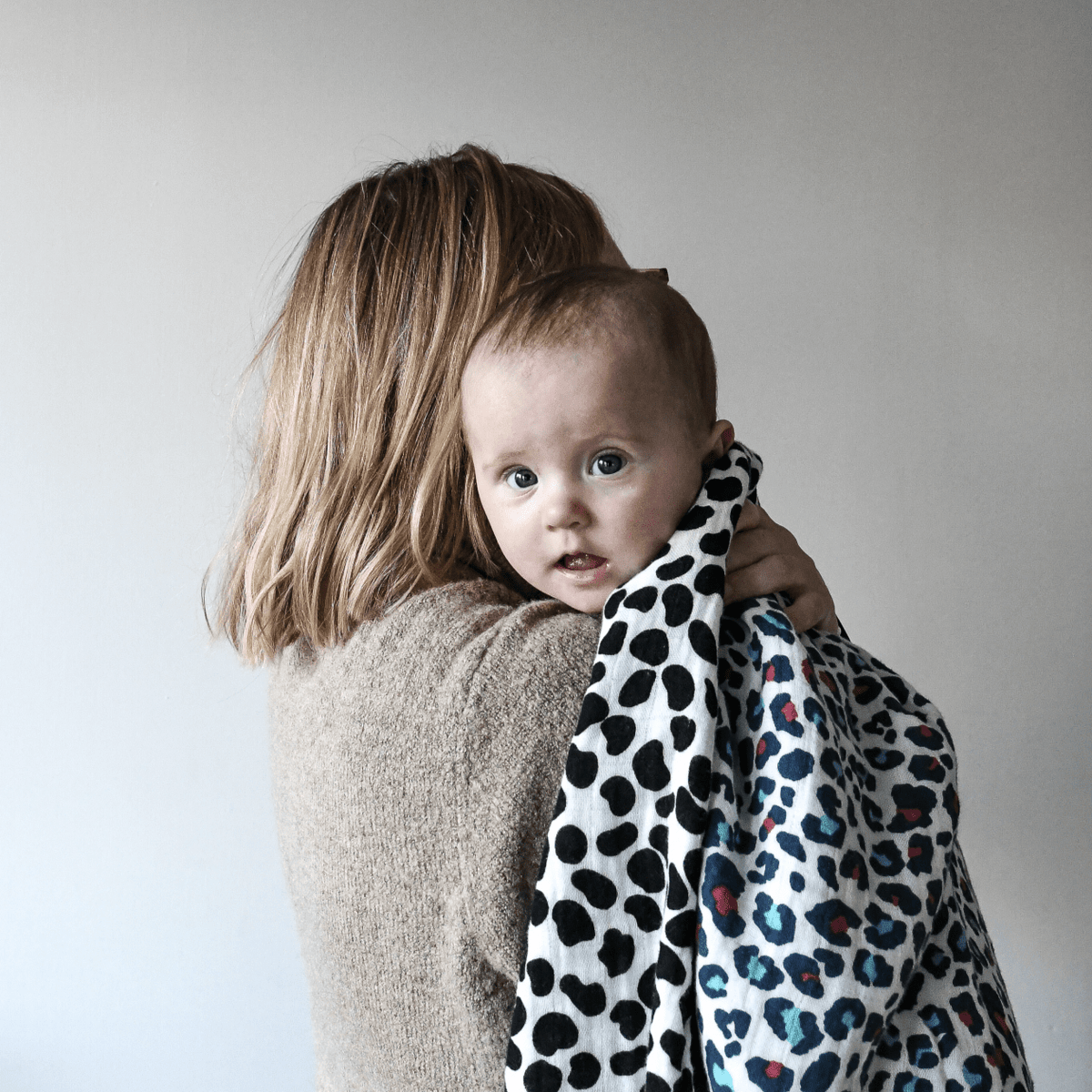 ANIMAL PRINT MUSLIN BLANKET - reversible - birth to 12 months